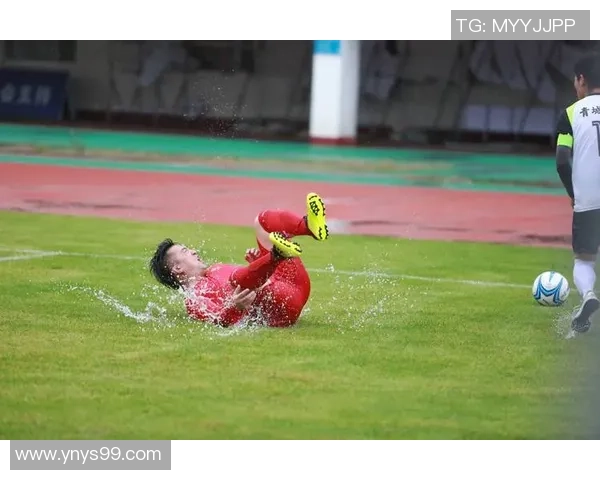 足球球星深情鞠躬致敬球迷展现体育精神与真挚情感